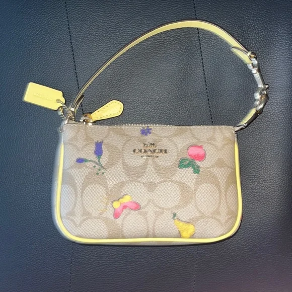 Coach hand bag - Picture 1 of 5